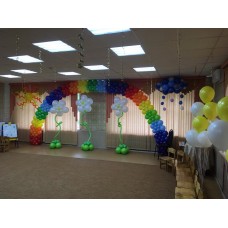 Оформление шарами радугой в детском саду